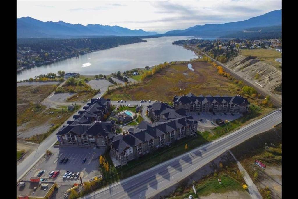 Rustic Modern 2 Bed 2 Bath With Lakeview Pool And Hot Tub Invermere Exterior foto